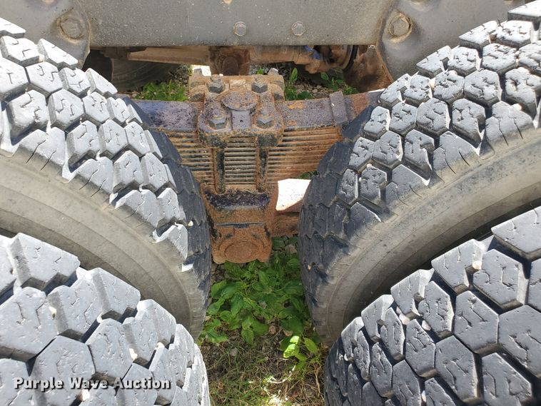 image for item GK9969 1972 Ford LT9000  truck cab and chassis