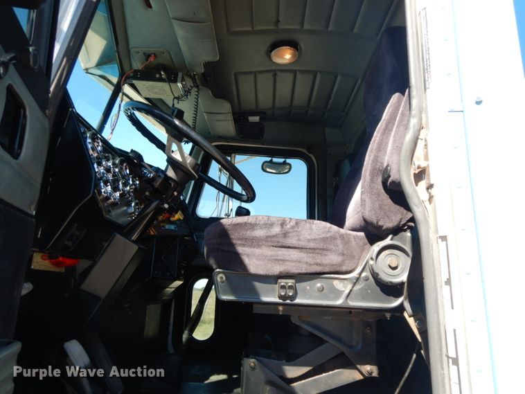 image for item HP9675 1996 Peterbilt 377  semi truck