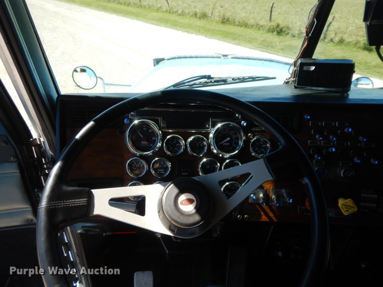 image for item HP9675 1996 Peterbilt 377  semi truck