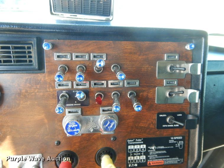 image for item HP9675 1996 Peterbilt 377  semi truck