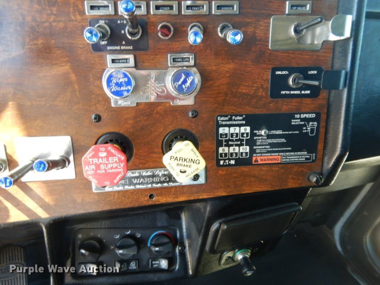 image for item HP9675 1996 Peterbilt 377  semi truck