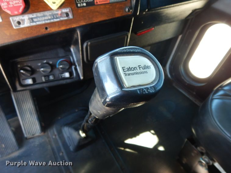 image for item HP9675 1996 Peterbilt 377  semi truck