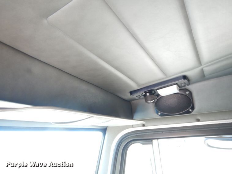 image for item HP9675 1996 Peterbilt 377  semi truck