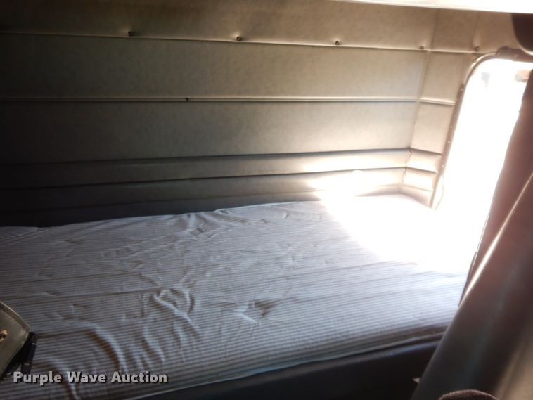 image for item HP9675 1996 Peterbilt 377  semi truck