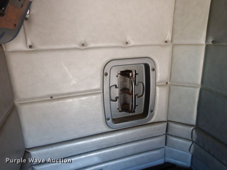 image for item HP9675 1996 Peterbilt 377  semi truck