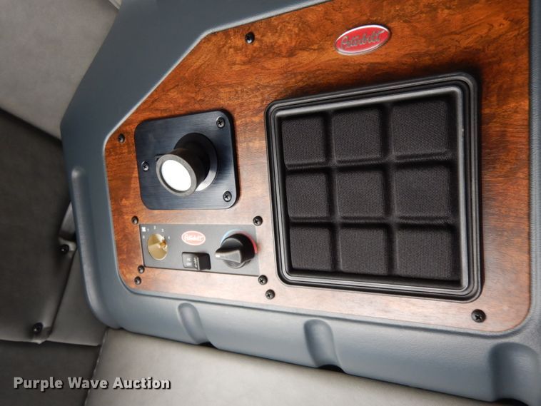 image for item HP9675 1996 Peterbilt 377  semi truck