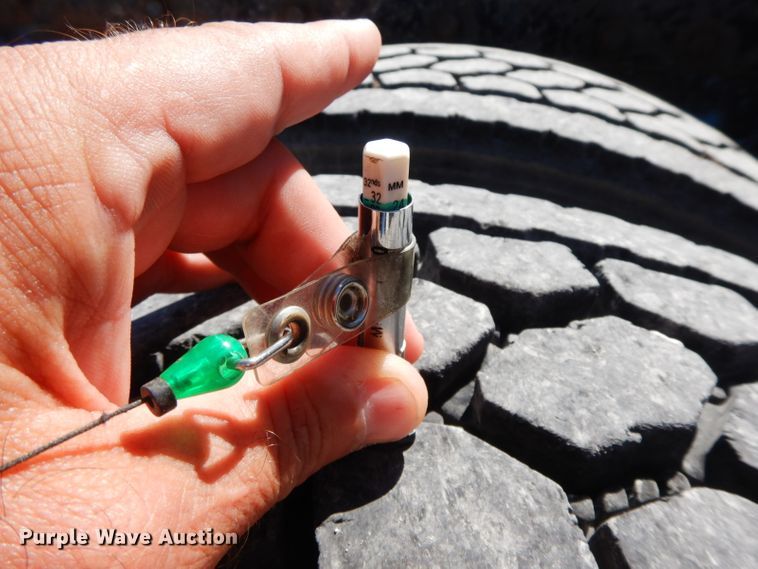 image for item HP9675 1996 Peterbilt 377  semi truck