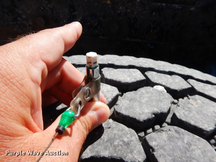 image for item HP9675 1996 Peterbilt 377  semi truck