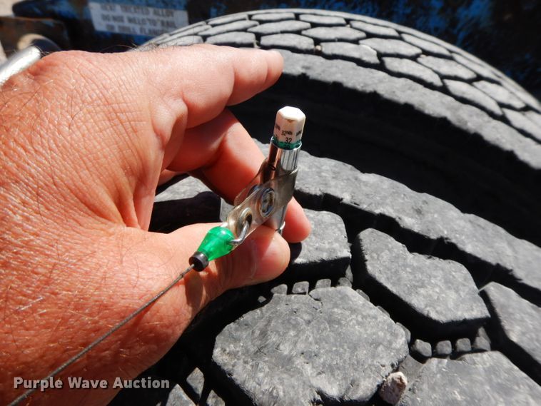 image for item HP9675 1996 Peterbilt 377  semi truck