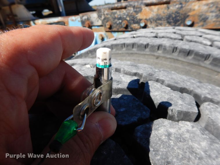 image for item HP9675 1996 Peterbilt 377  semi truck