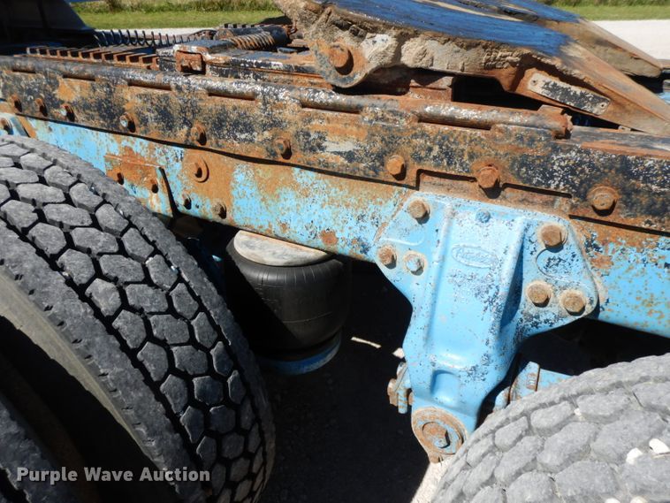 image for item HP9675 1996 Peterbilt 377  semi truck