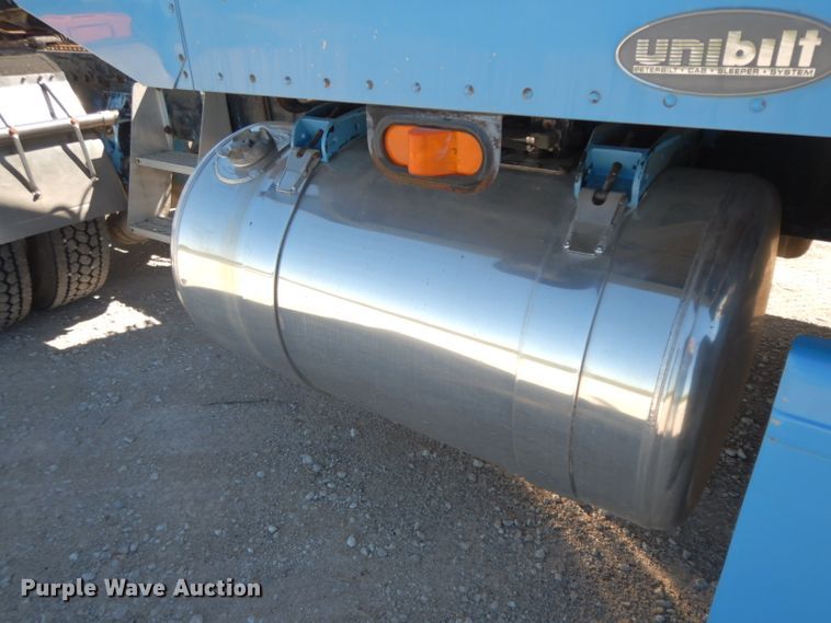 image for item HP9675 1996 Peterbilt 377  semi truck