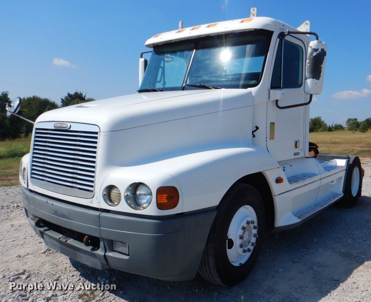 image for item HT9437 2001 Freightliner ST120  semi truck