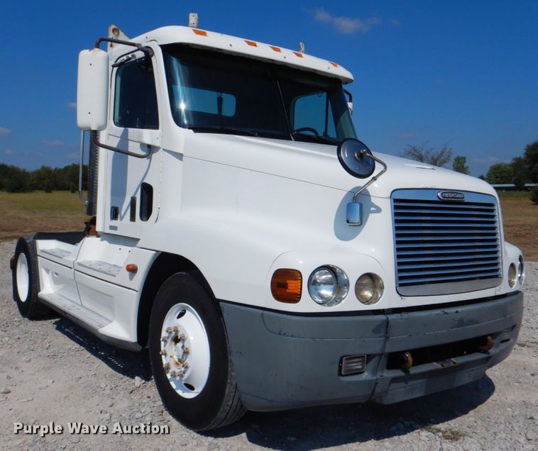 image for item HT9437 2001 Freightliner ST120  semi truck