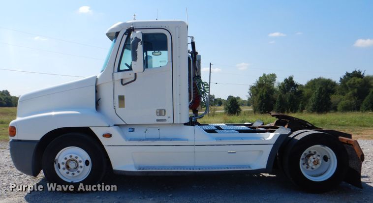 image for item HT9437 2001 Freightliner ST120  semi truck