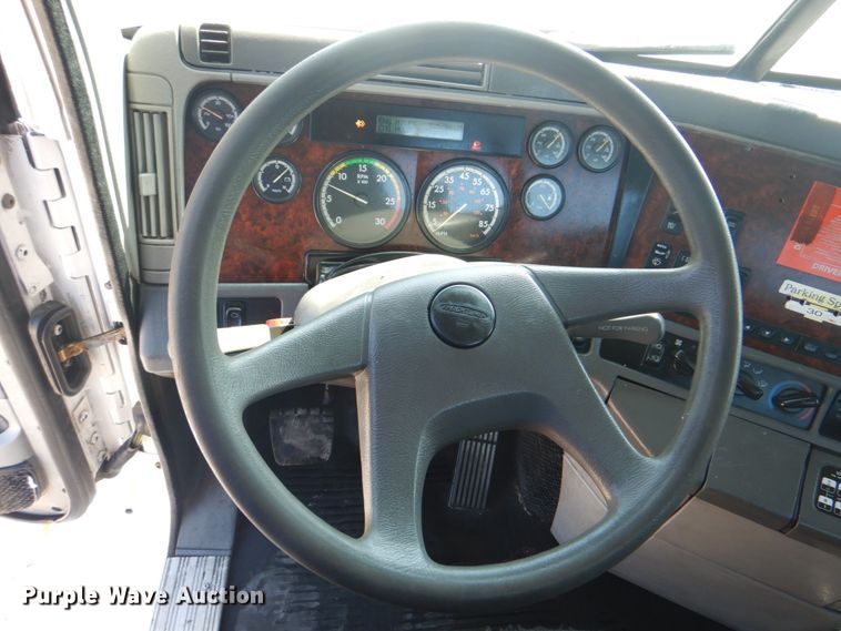 image for item HT9437 2001 Freightliner ST120  semi truck