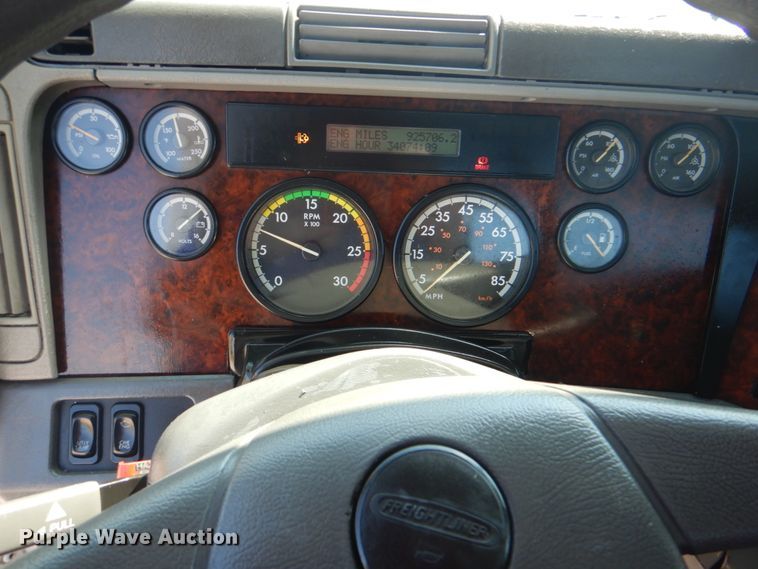 image for item HT9437 2001 Freightliner ST120  semi truck