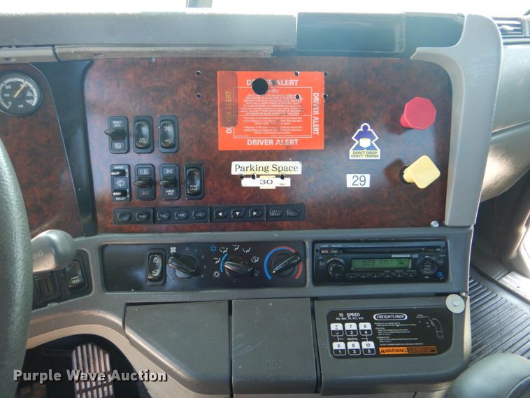 image for item HT9437 2001 Freightliner ST120  semi truck