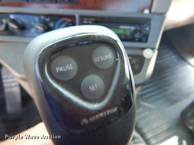 image for item HT9437 2001 Freightliner ST120  semi truck