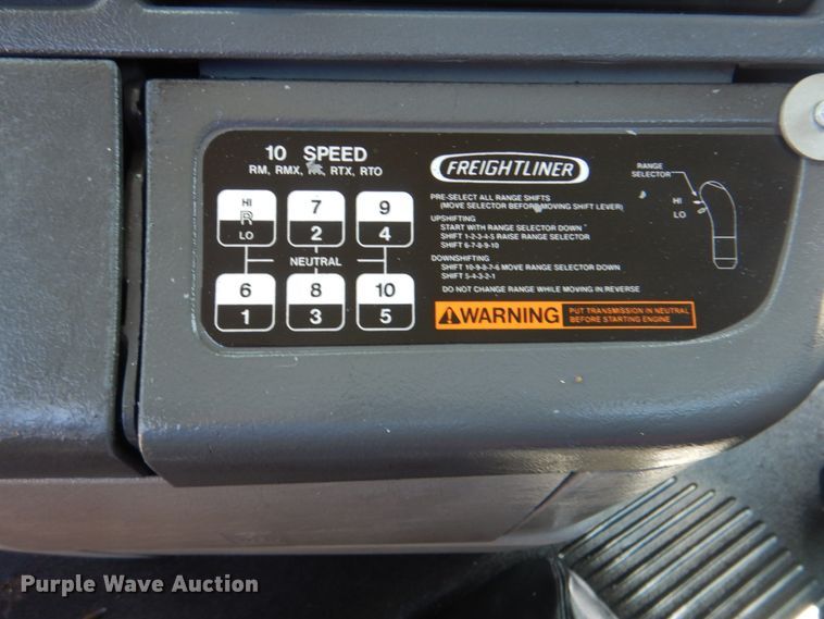 image for item HT9437 2001 Freightliner ST120  semi truck