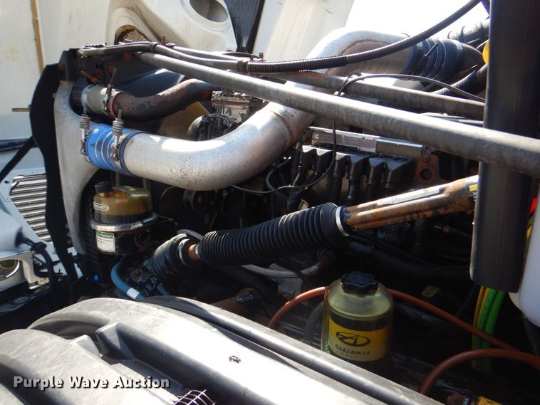 image for item HT9437 2001 Freightliner ST120  semi truck