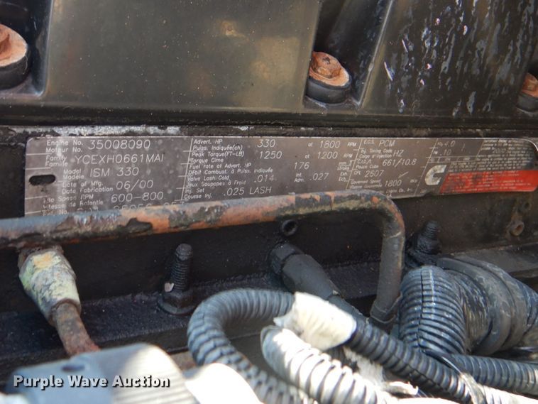 image for item HT9437 2001 Freightliner ST120  semi truck