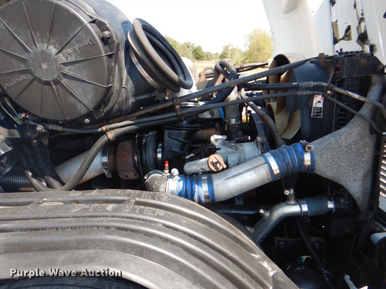 image for item HT9437 2001 Freightliner ST120  semi truck