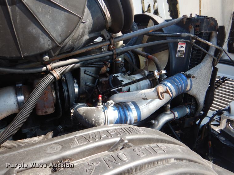 image for item HT9437 2001 Freightliner ST120  semi truck