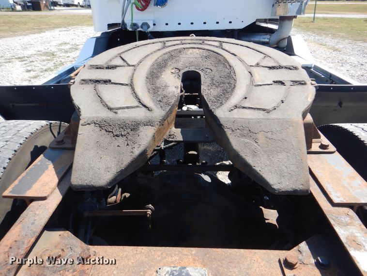 image for item HT9437 2001 Freightliner ST120  semi truck