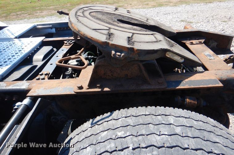 image for item HT9437 2001 Freightliner ST120  semi truck