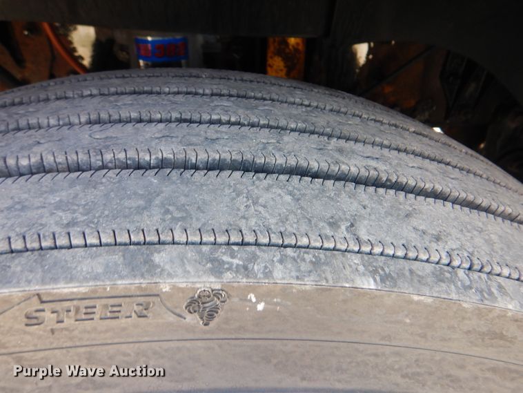 image for item HT9437 2001 Freightliner ST120  semi truck