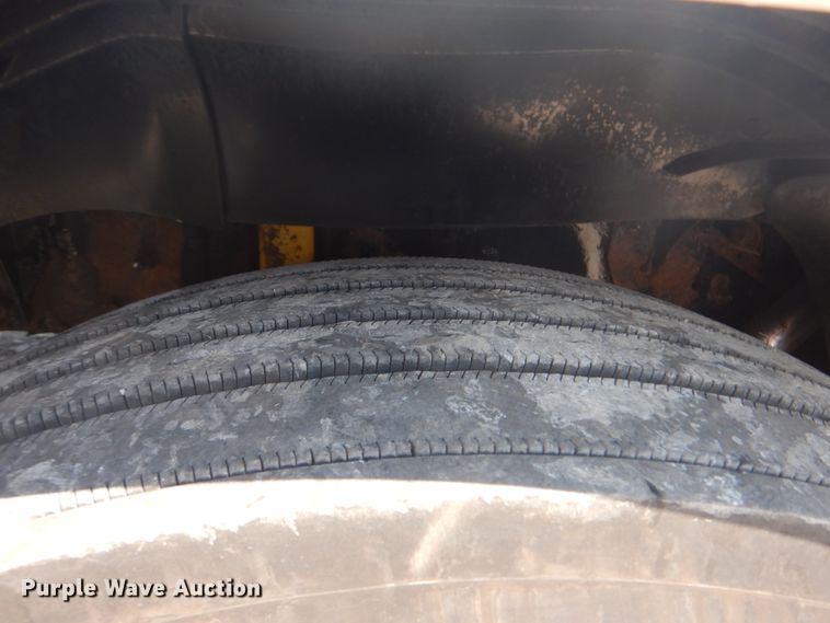 image for item HT9437 2001 Freightliner ST120  semi truck