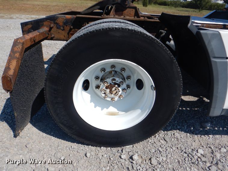 image for item HT9437 2001 Freightliner ST120  semi truck