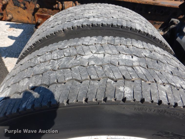 image for item HT9437 2001 Freightliner ST120  semi truck