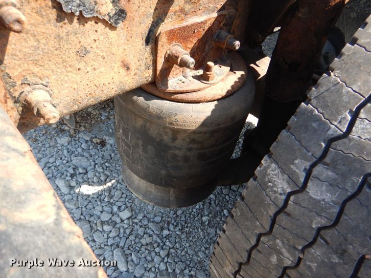 image for item HT9437 2001 Freightliner ST120  semi truck