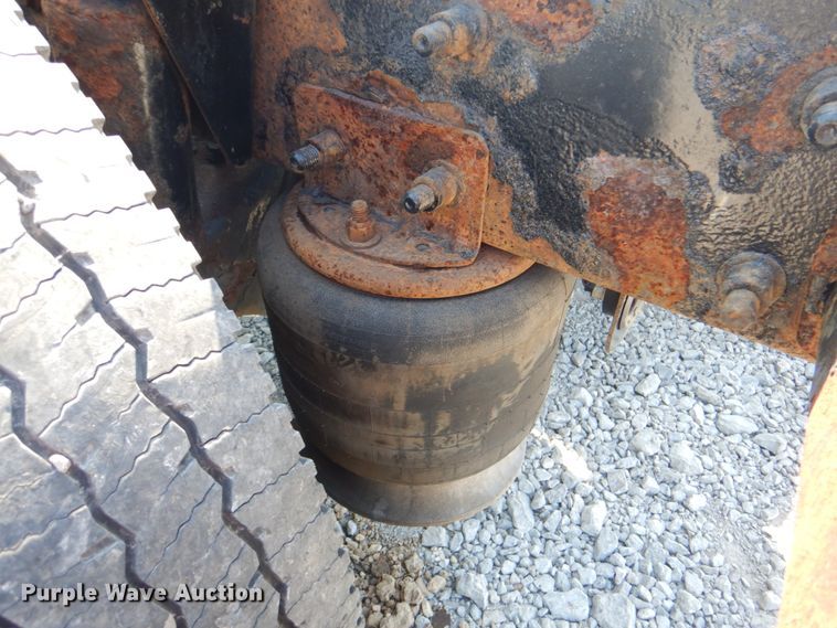 image for item HT9437 2001 Freightliner ST120  semi truck