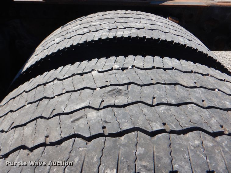 image for item HT9437 2001 Freightliner ST120  semi truck