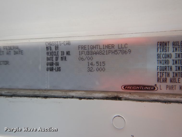 image for item HT9437 2001 Freightliner ST120  semi truck