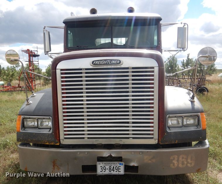 image for item HU9289 2000 Freightliner FLD 120  semi truck