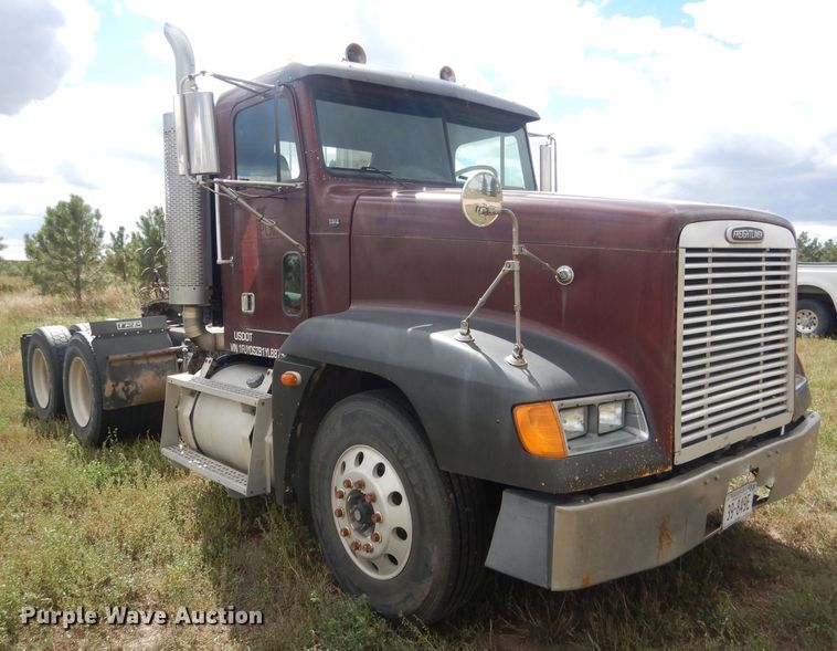 image for item HU9289 2000 Freightliner FLD 120  semi truck