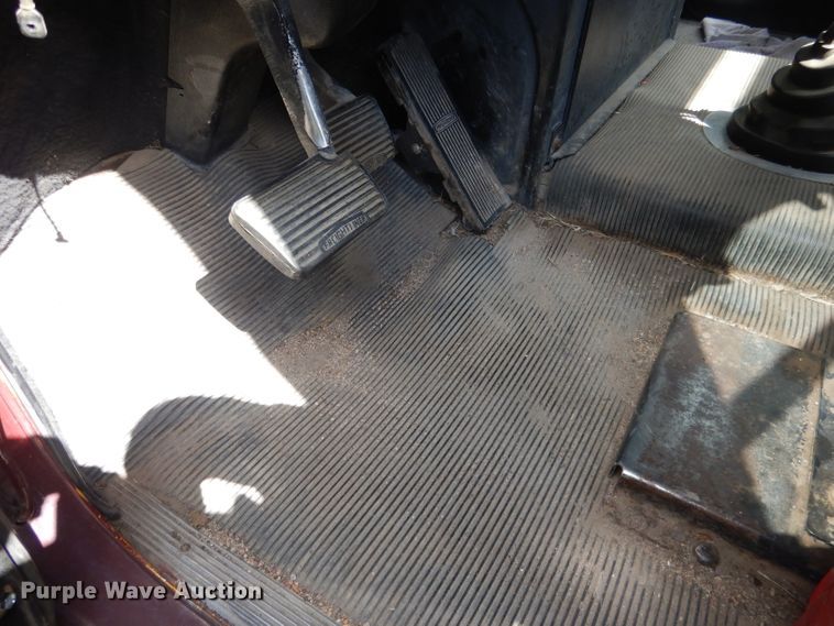 image for item HU9289 2000 Freightliner FLD 120  semi truck