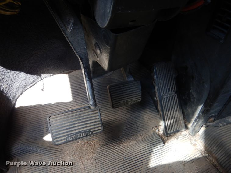 image for item HU9289 2000 Freightliner FLD 120  semi truck