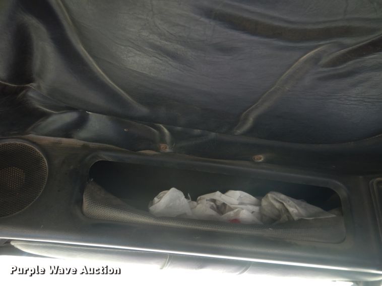 image for item HU9289 2000 Freightliner FLD 120  semi truck