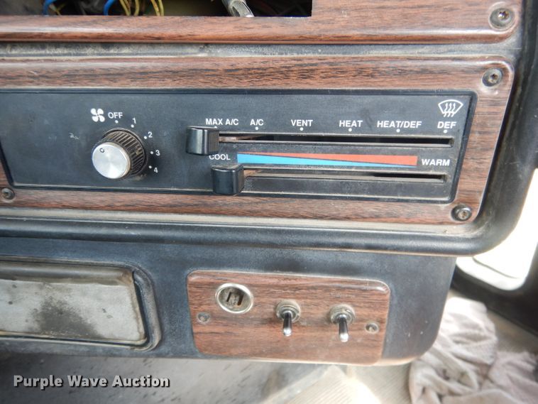 image for item HU9289 2000 Freightliner FLD 120  semi truck