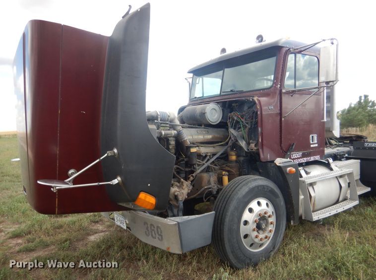 image for item HU9289 2000 Freightliner FLD 120  semi truck