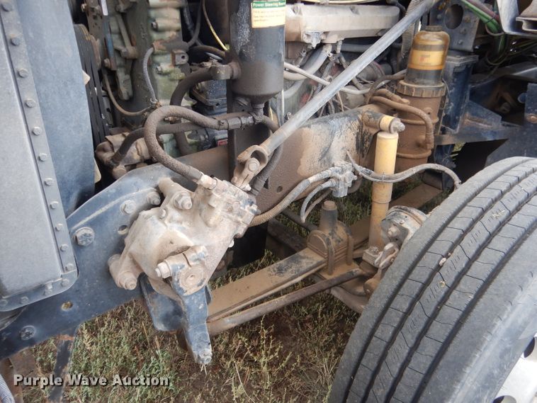 image for item HU9289 2000 Freightliner FLD 120  semi truck