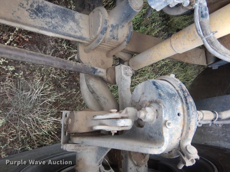 image for item HU9289 2000 Freightliner FLD 120  semi truck