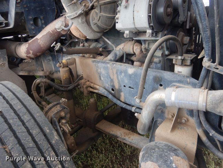 image for item HU9289 2000 Freightliner FLD 120  semi truck