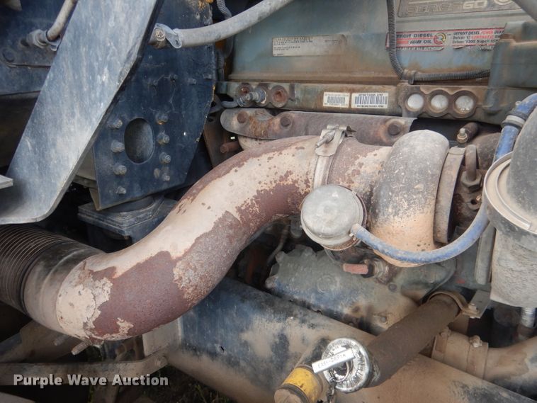 image for item HU9289 2000 Freightliner FLD 120  semi truck