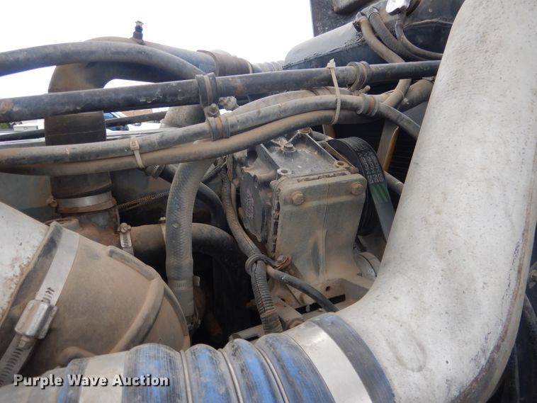 image for item HU9289 2000 Freightliner FLD 120  semi truck